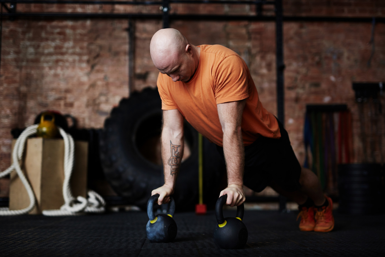 7 benefícios do treino de força para a saúde e bem-estar